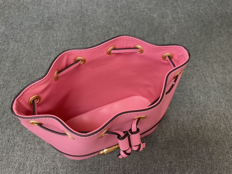 Va1e*ntin0 bucket bag